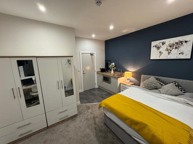 Stunning Studio Room Available in Stoke-on-Trent  Main Photo