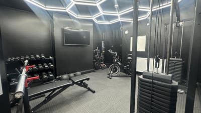 **Brand New Premium Rooms** Gym Included Main Photo