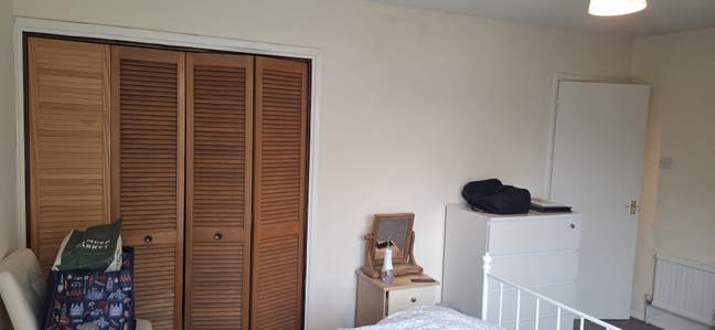 1 independent double room is available in a flat Main Photo