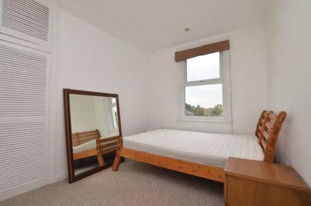 Small double room in friendly flat Main Photo
