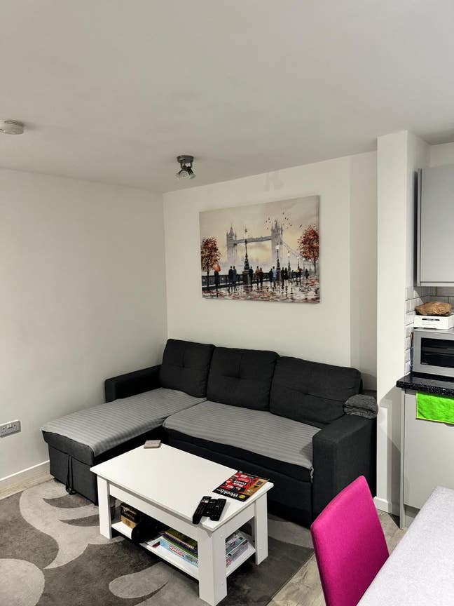 Cosy  double room in a newly refurbished house  Main Photo