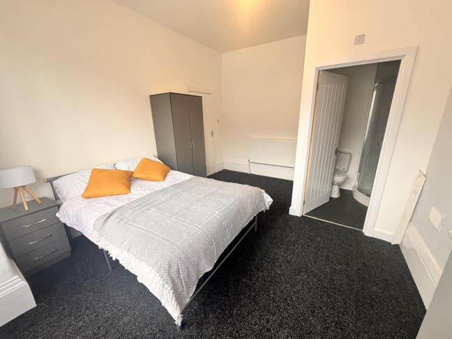 Newly Refurbished House in Hull Main Photo