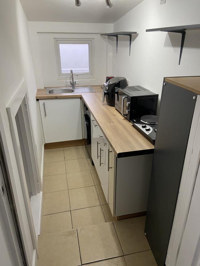 One bed annexe long term Main Photo