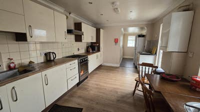 Single room available  Main Photo