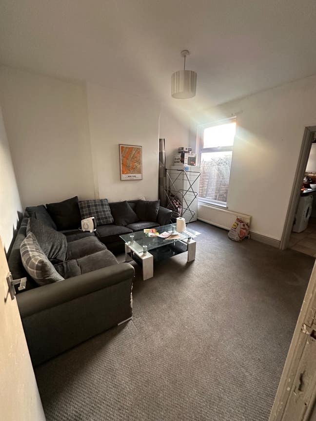 Ng7 Shared home / all inclusive zero deposit  Main Photo