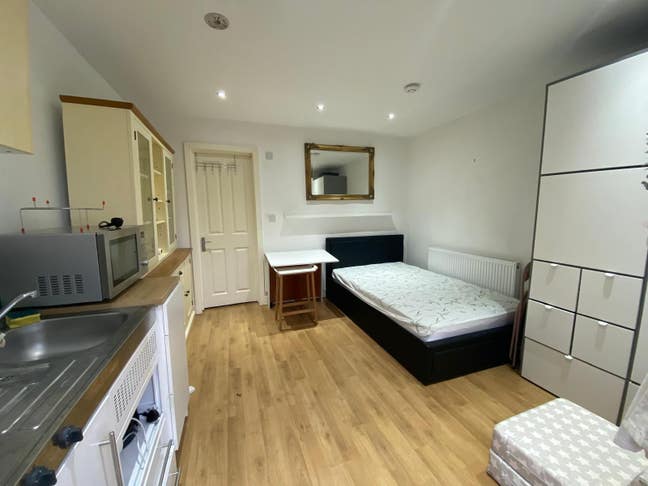 Beautiful Garden Studio near East Acton tube Main Photo