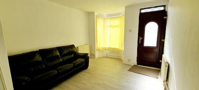 2 Bedroom House in Grays  Main Photo