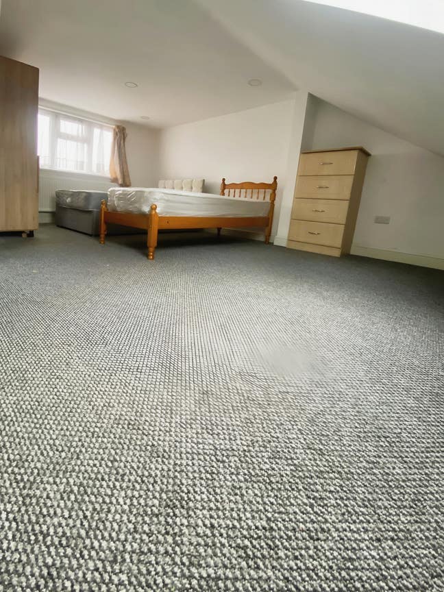 Massive King Size Room in Loft To Rent IG1  £900 Main Photo