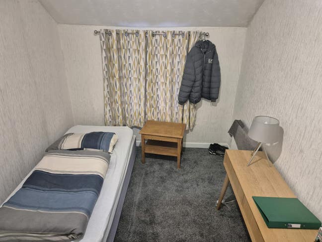 Spare double room to let  Main Photo