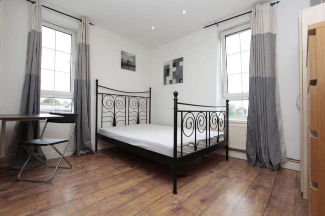3  Beautiful Double Rooms Located in Acton. Main Photo