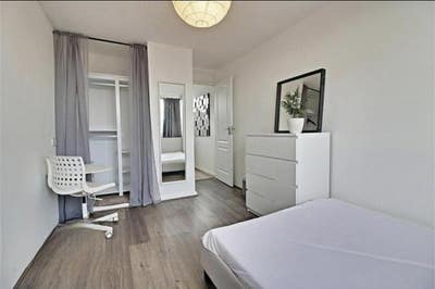🌟Beautiful Spacious Room for Rent🌟 All-Females Main Photo