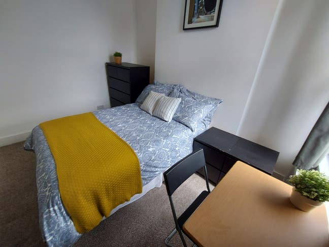 Comfy room - 10 min walk to Surrey Quays Station Main Photo
