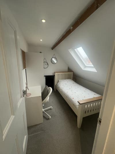 Bright Single Room in Seaford Town  Main Photo
