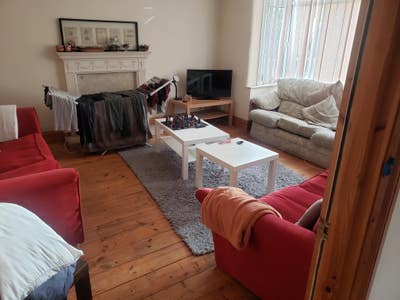 Room available in 6-bed shared house in Southville Main Photo