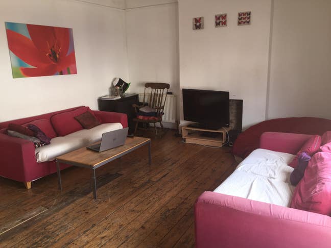 Double Room in  Large  Split Lev Flat All Nclusive Main Photo