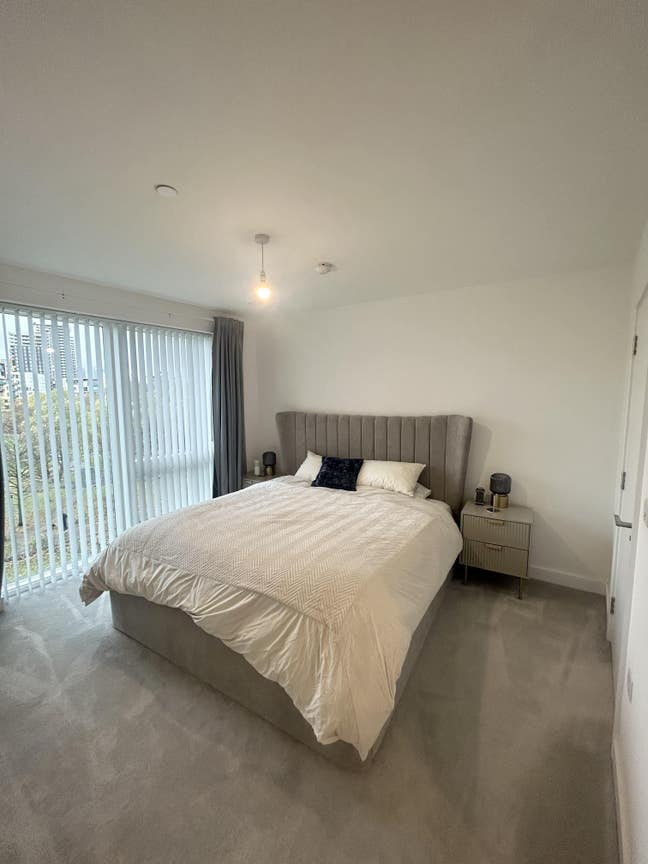 Two Large & Modern Rooms in North Greenwich Flat Main Photo