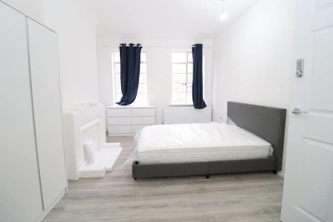 3 New Rooms 5mins Walk to Ealing Broadway Station  Main Photo