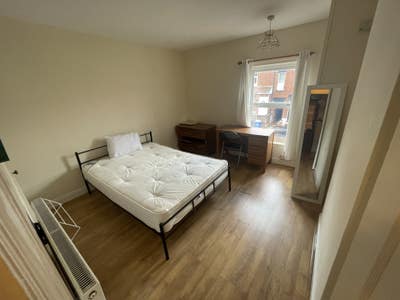 3 bed flat to rent  Main Photo