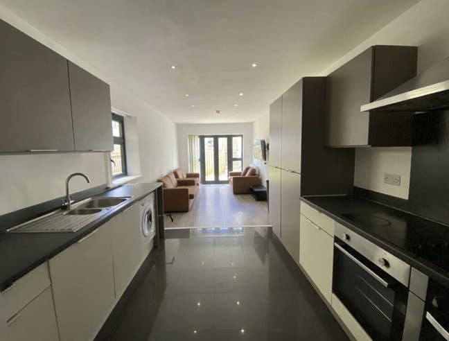 One En-suite room available  Main Photo