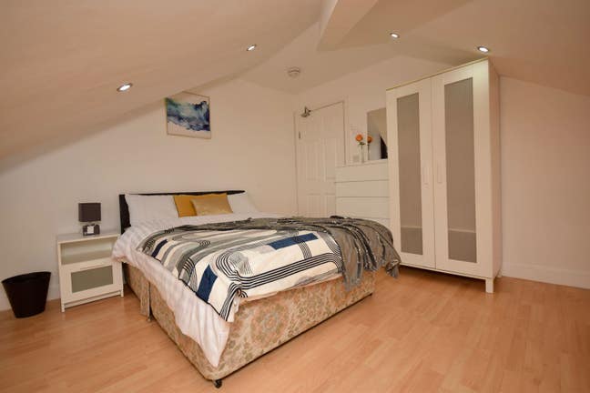 Beautiful Room Close to Gosforth Metro Station Main Photo
