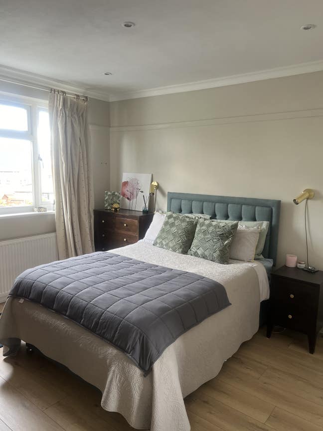 Double room available to rent in a lovely home Main Photo