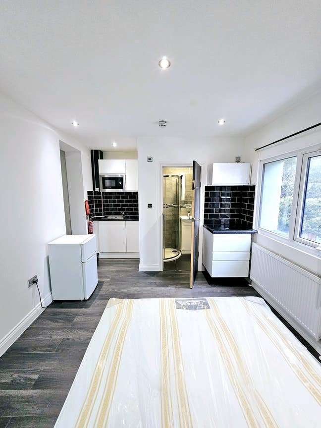 Refurbished: Cosy Studio: All Bills Included  Main Photo