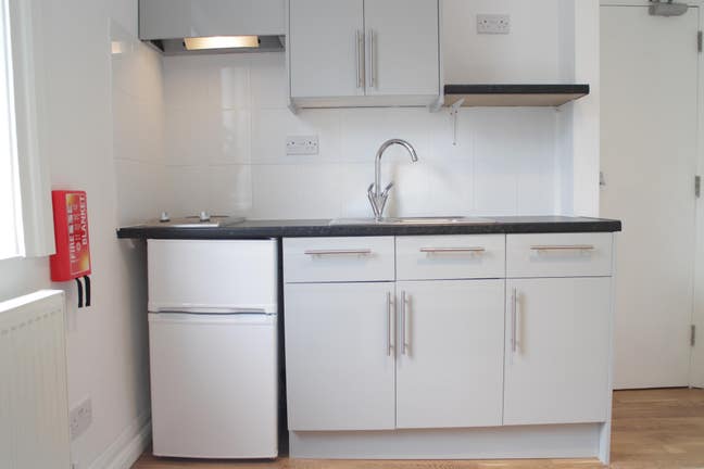 ++ Renovated Double Bedsit in Clondon ++ Main Photo