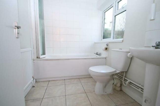Available 1 Bedroom Apartment Close to Station  Main Photo