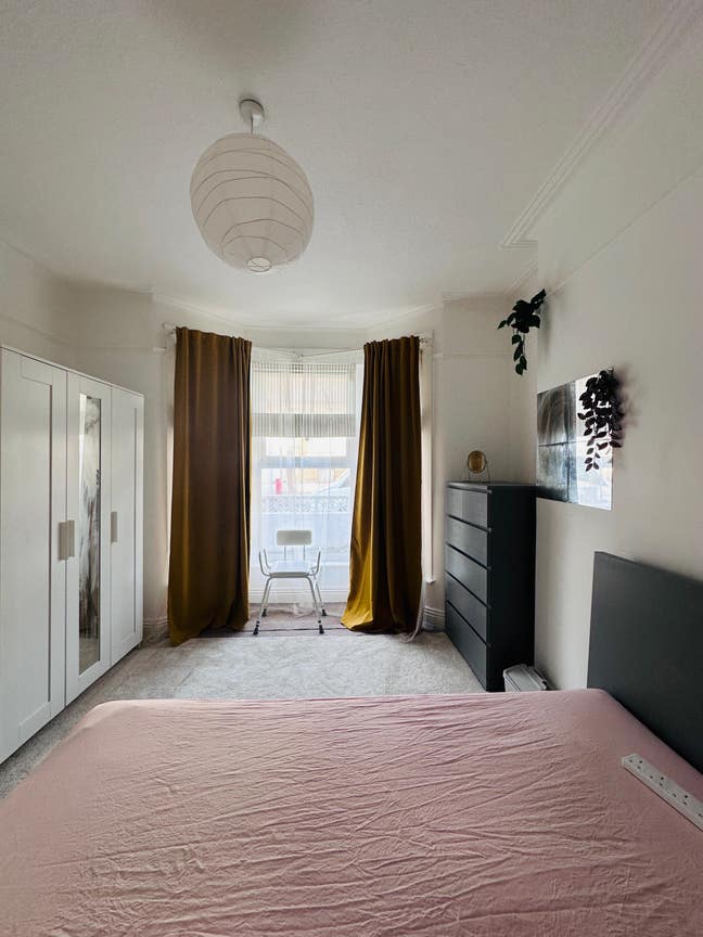 Stunning Master Double room in a Cozy Sweet Home Main Photo