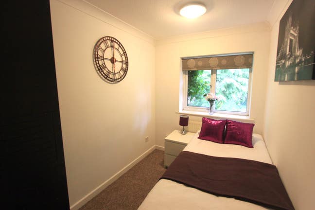 Single Room Close To Train Station Main Photo