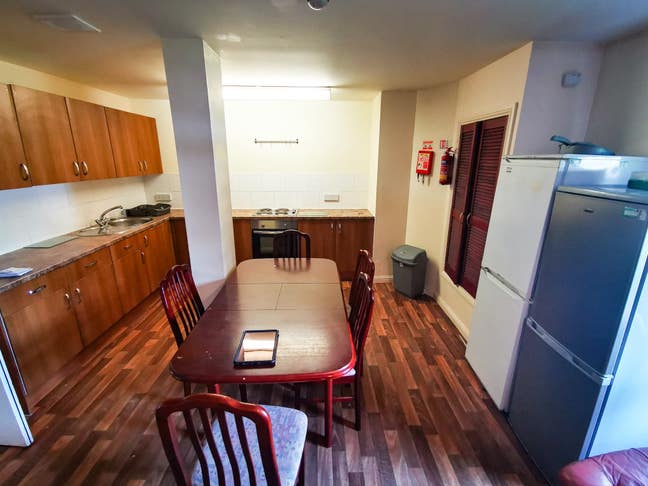 Student Flat Share! 4 Rooms Available Main Photo