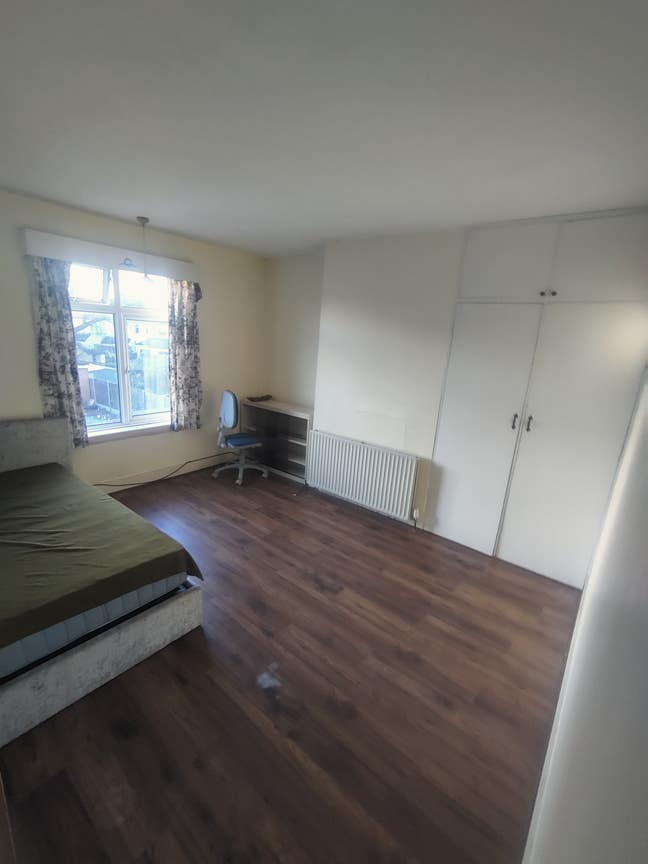1 double room is available in Gants hill  Main Photo