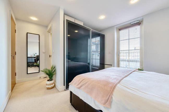 Luxury Room 30 Seconds to Tube!!! Deposit £300!!! Main Photo