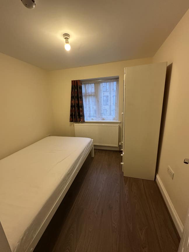 Single Room Near Mile End Station E3 Main Photo