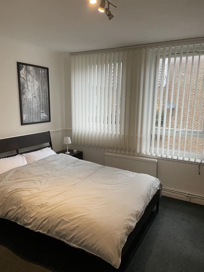 Bright Double Room to let  Main Photo