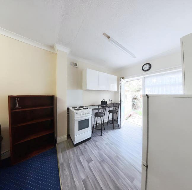  1  Bed House  available  now  in  IG11  £1450 Main Photo