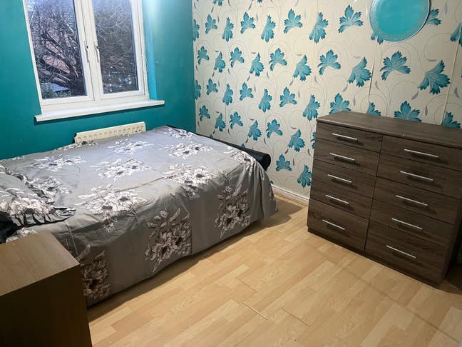 Large double room to rent in Ilford Main Photo