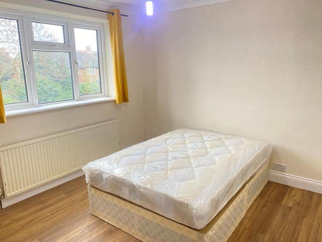 Double room available to rent Main Photo