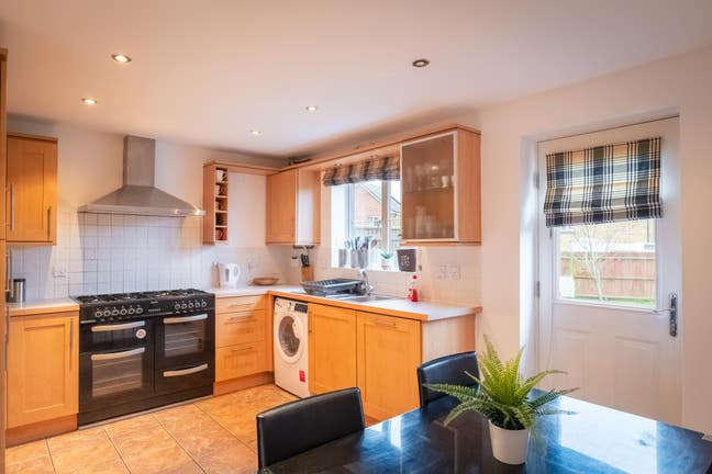 Large Double in Prof. Houseshare | Bills Included Main Photo