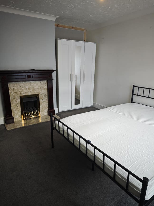 Double Room to Let for One Person Main Photo