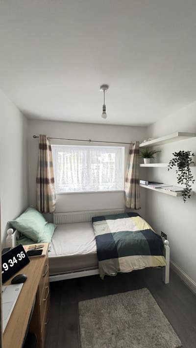 Zone 2 Modern Room Near Queen Mary 🌟 Bills inc! Main Photo
