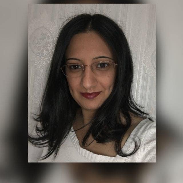 Quiet, clean and tidy professional female  Main Photo