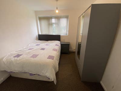 Newly decorated Double Bedroom Available Imme  Main Photo