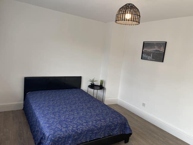 Spacious Double Room With 5 Mins Walk To Station Main Photo