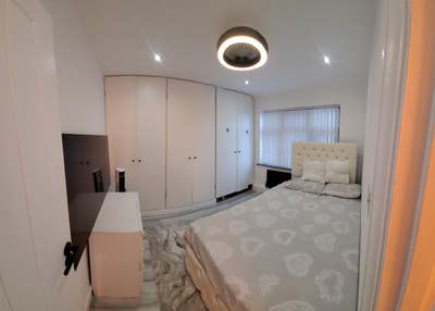 20 mins to Kingscross - 1 room in a 2 bedroom flat Main Photo