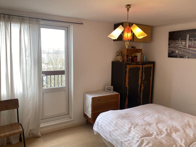 Cosy double room close to Victoria Park Main Photo