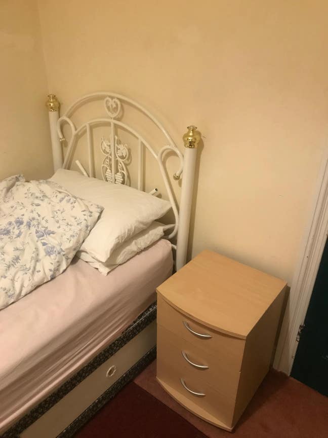 Bedroom In Jesmond NE2 Main Photo