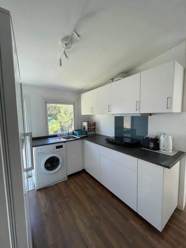 Very specious en-suite bedroom in detached houseMK Main Photo