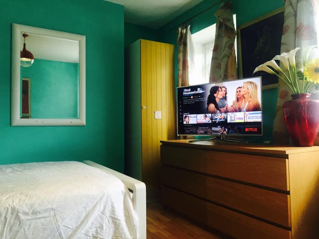 2 Large & Bright Rooms!  Main Photo