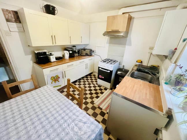 Single room in a quiet flat Main Photo